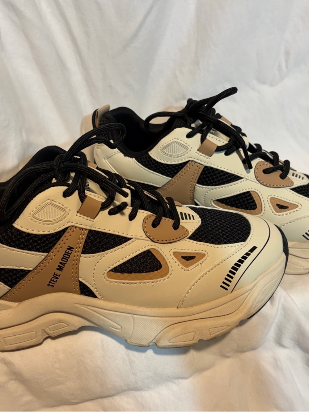 Steve Madden Chunky Trainer in Cream & Black, Clyde Chunky Platform Sneaker